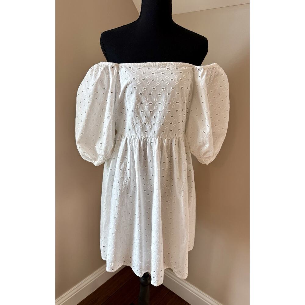 White Eyelet Women’s Dress Size Medium - Picture 5 of 10